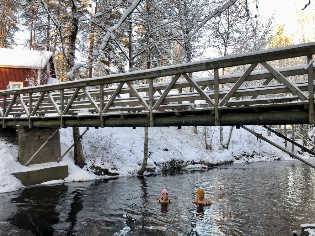 Kylmäterapiaa: Talviuintia mielenterveyden haasteisiin - Latu&Polku